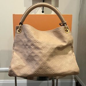 Louis Vuitton Monogram Empreinte Artsy MM
Beige Leather
